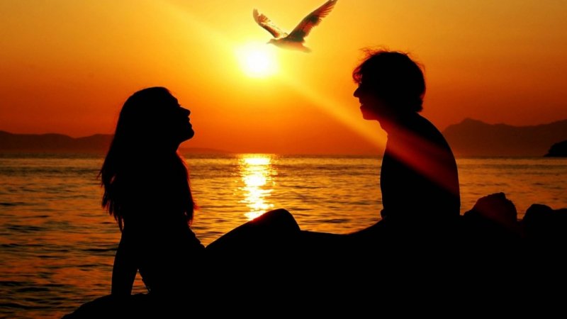 Romantic-Love-Couple-Sunset-Beach-HD-Wallpaper-1024x576.jpg