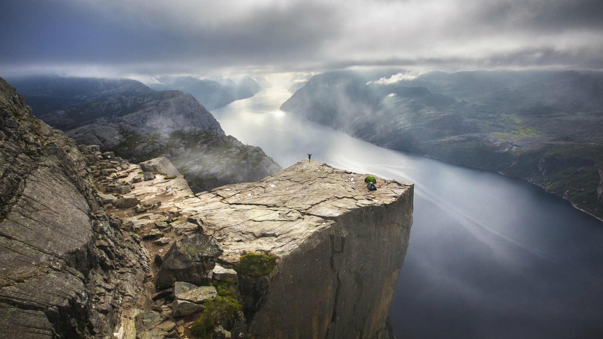 World___Norway_Giant_cliff_Pulpit_in_Norway_094766_.jpg