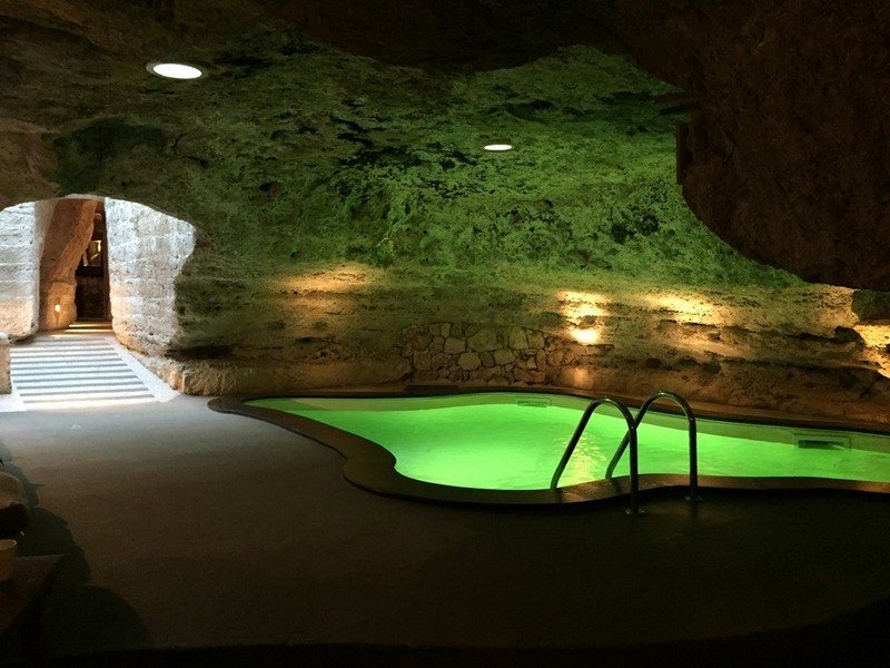 Indoor-Pool-Keller-Beleuchtung-lueftet-Deckenleuchten.jpg