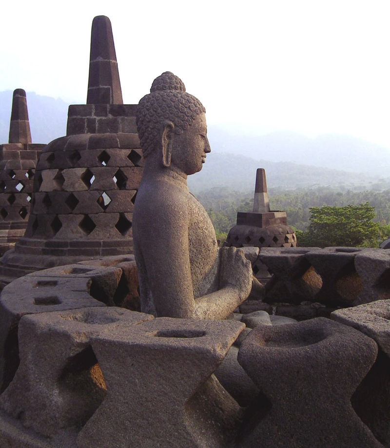 Borobudur_Stupa_Felsgeburt.jpg