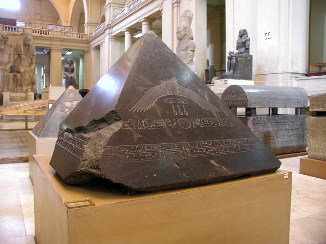 Pyramidion_of_the_Pyramid_of_Amenemhet_III_at_Dahshur.jpg