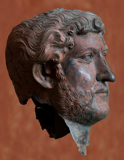 Bronzekopf_Hadrian.jpg